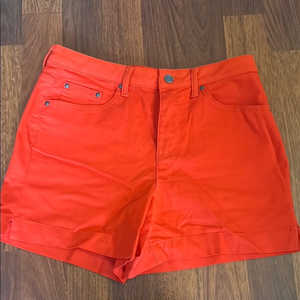 Tailor made Vibrant Red Women's Shorts